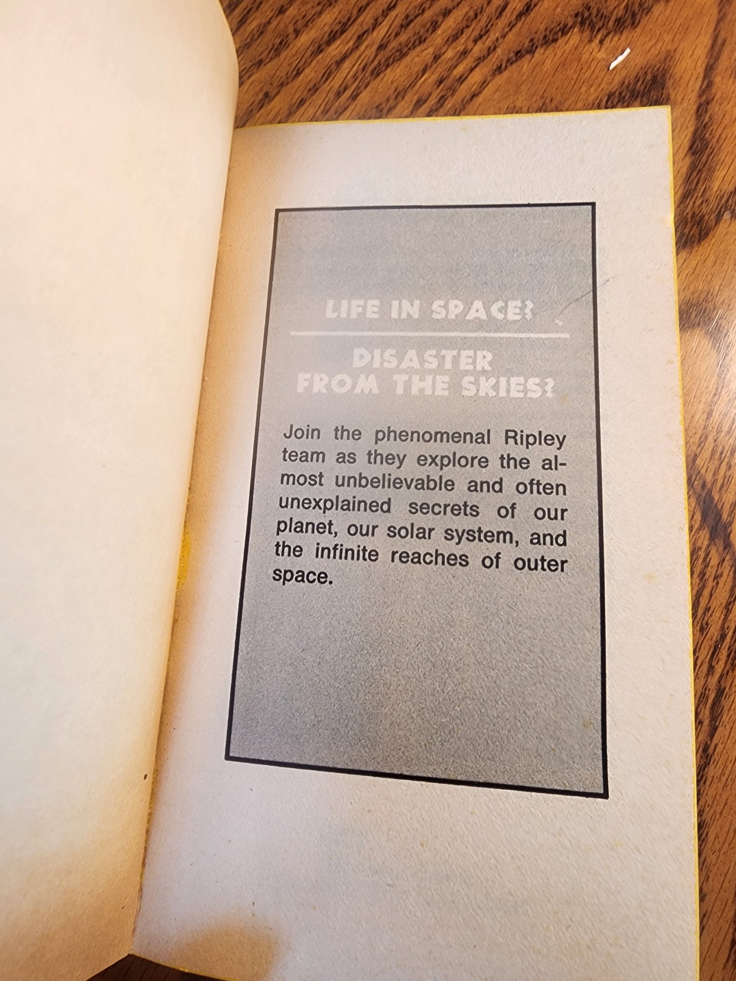 1978 Ripley’s Believe it or Not!  "Stars Space & UFOs” vintage pb book