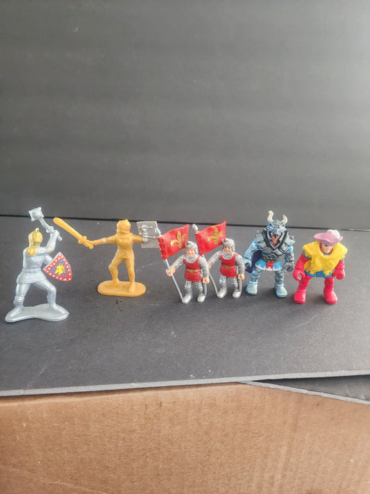 Lot of 6 Knights contains 2 Fisher-Price Imaginext Knight Brigade Figures -