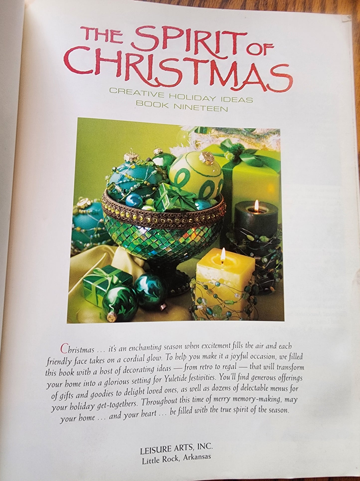 The Spirit of Christmas Creative Holiday Ideas by Leisure Arts 2005