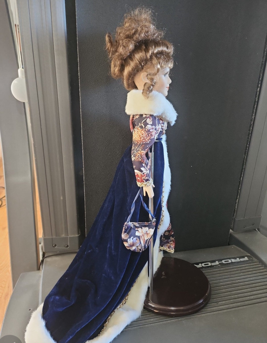 Exquisite Ashley Belle
Porcelain Keepsake Doll - Royal
Blue & Floral Gown