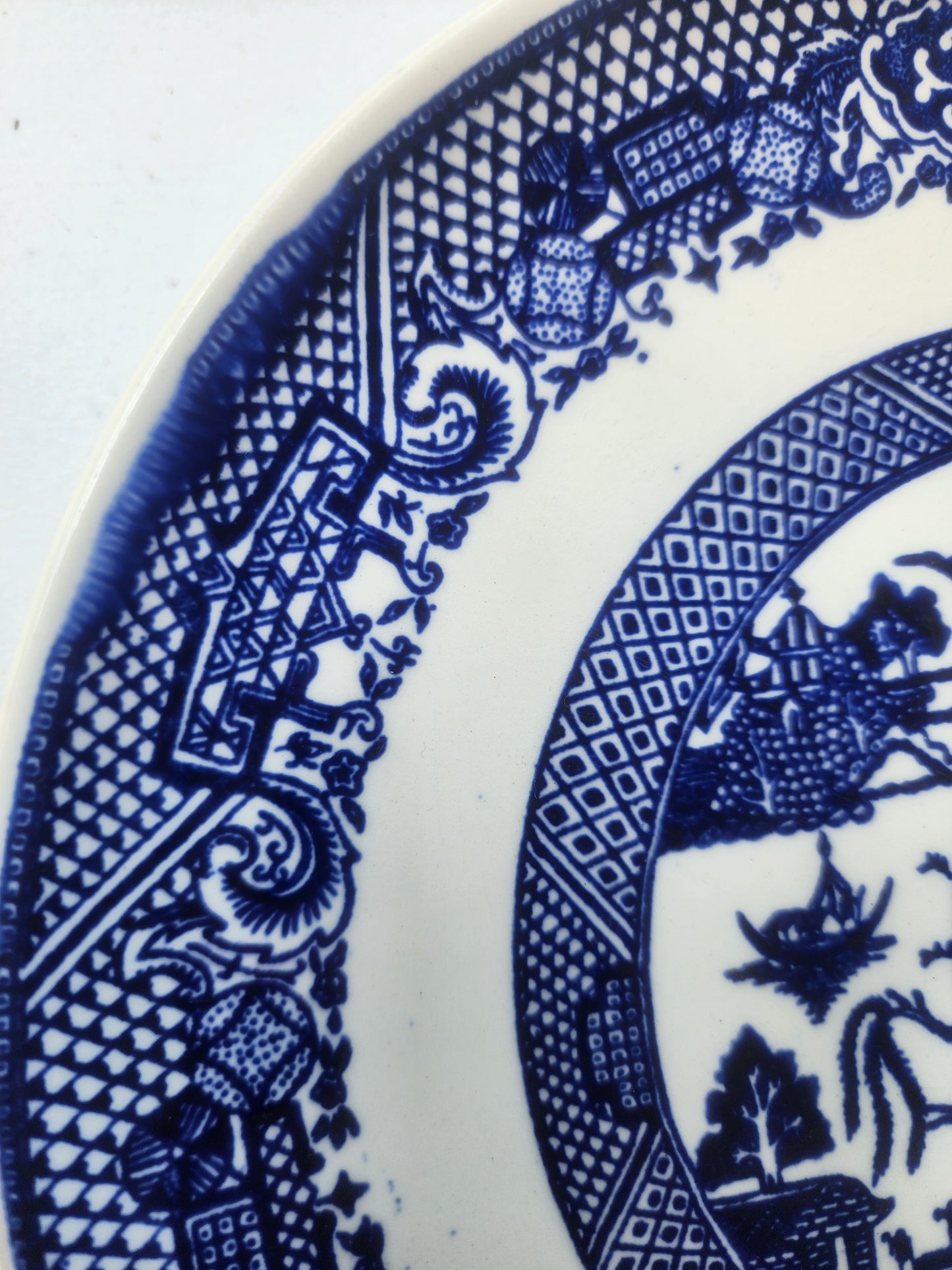 Vintage Blue Willow 9" Dinner Plate - Unmarked Blue & White Transferware - Excellent Condition