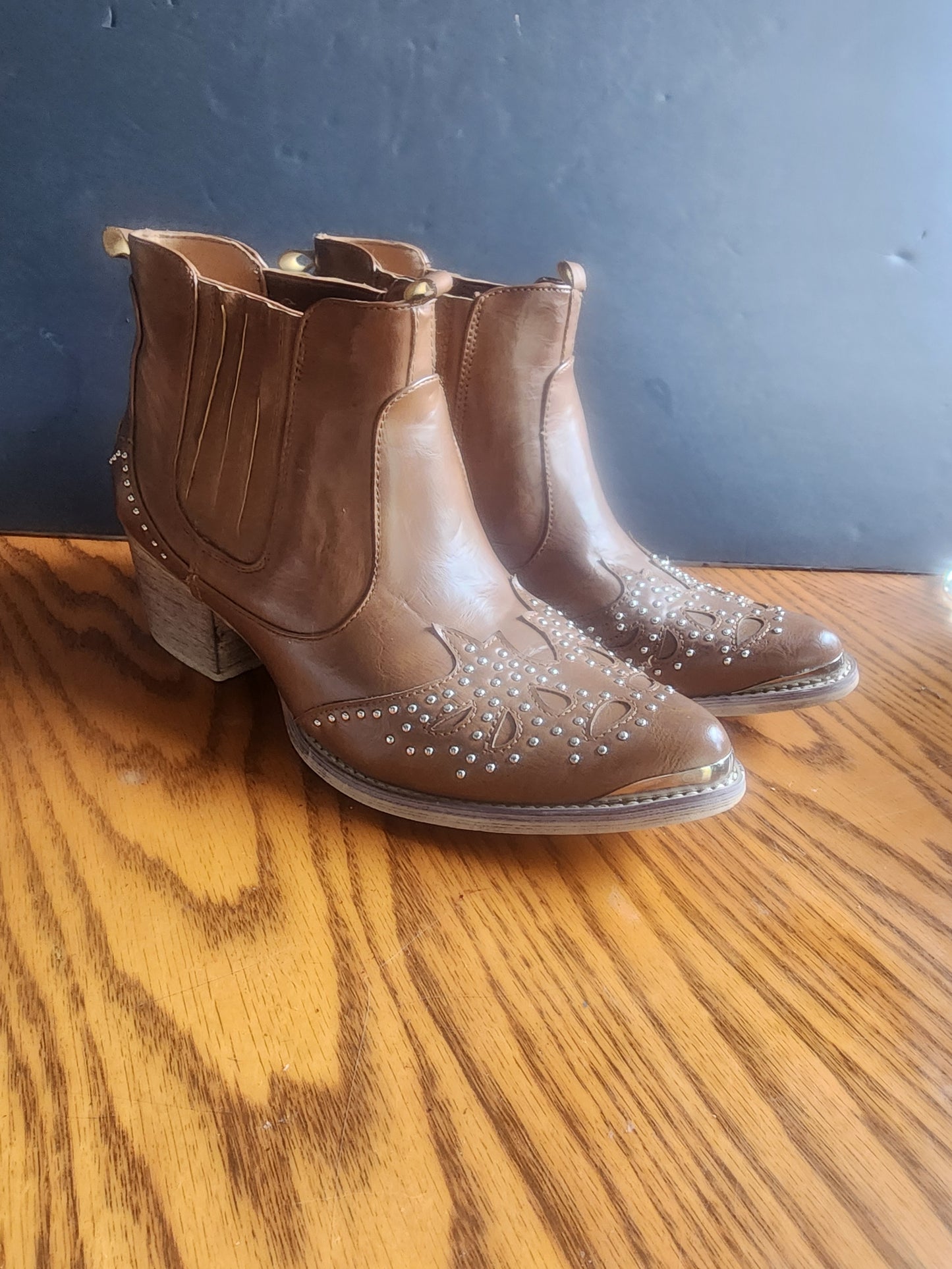 Yoki Women's Western Booties Size 9 Br Cowgirl Studded Block Heel Pointed Toe,