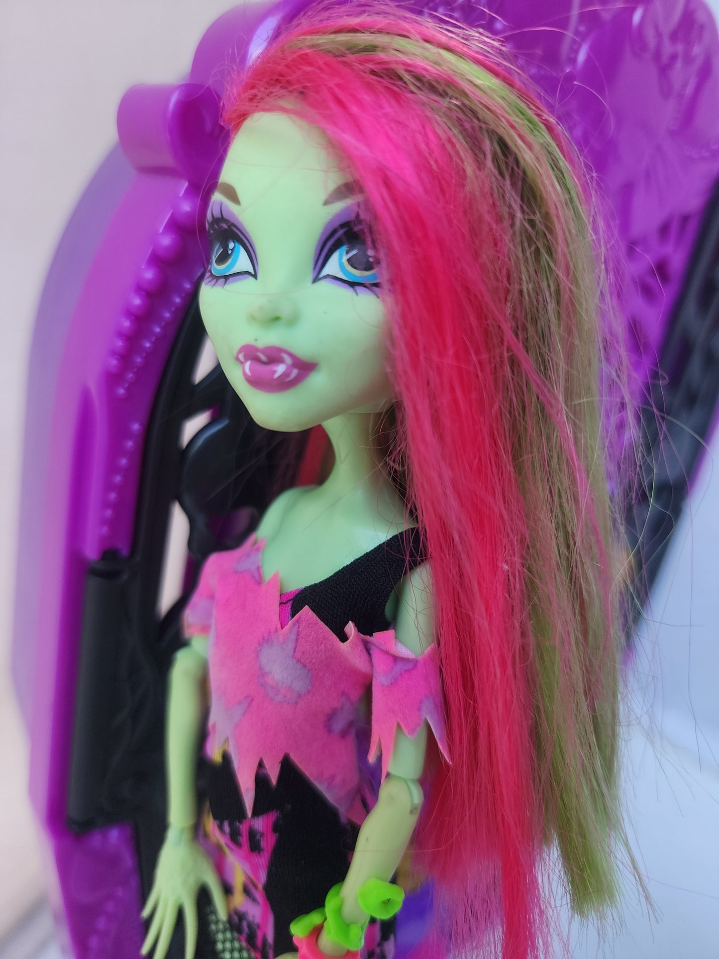Monster High Music Festival Venus McFlytrap Doll with Coffin Locker & Purse