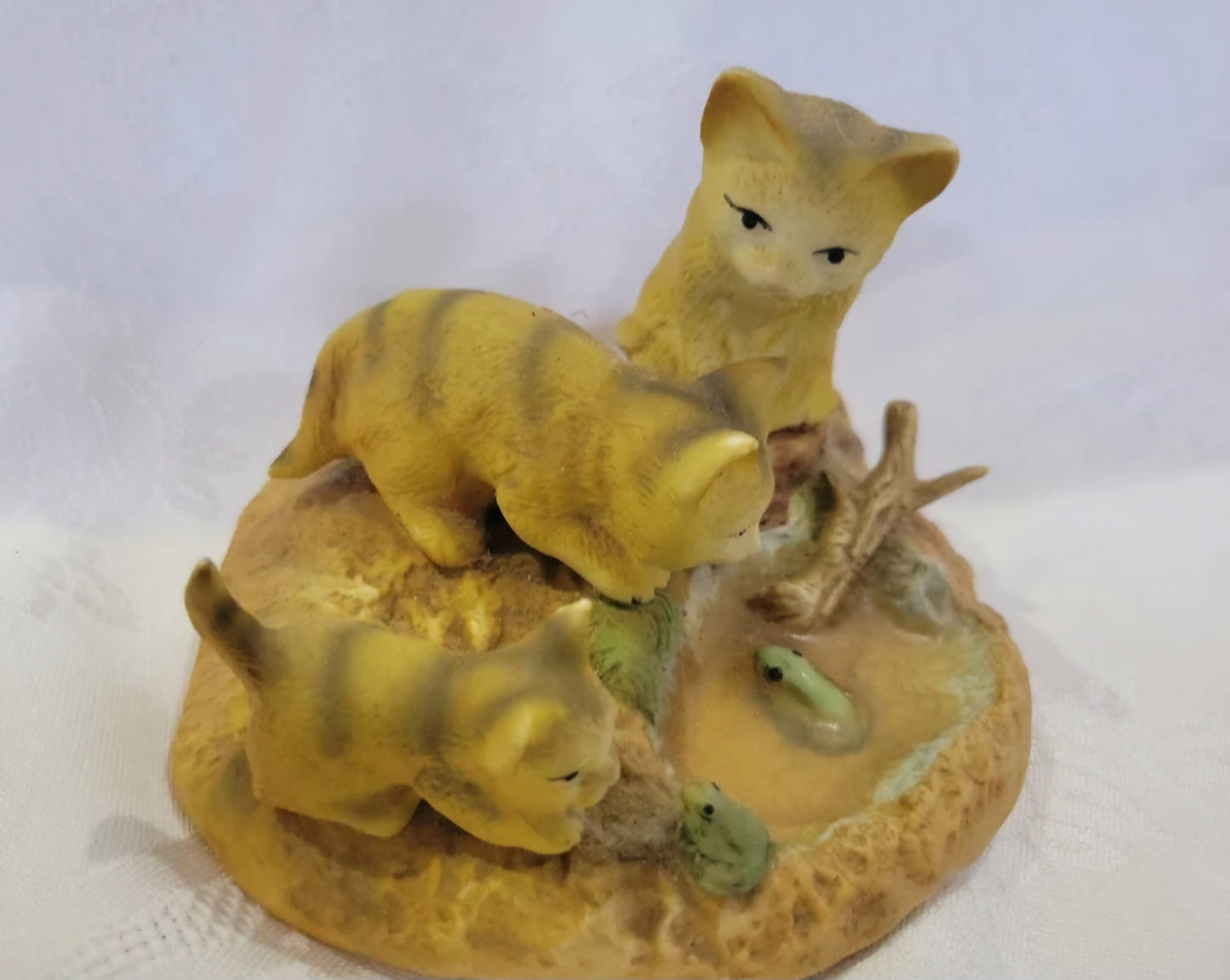 Sweet 1988 Kitten & Frog Figurine Trio of Curious Cats by the Pond
