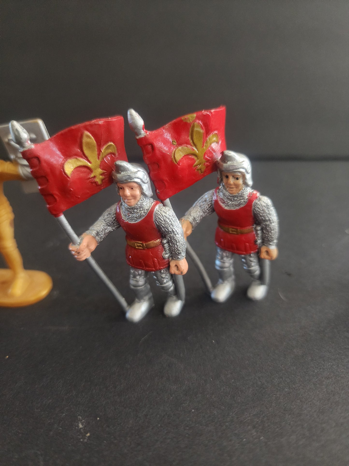 Lot of 6 Knights contains 2 Fisher-Price Imaginext Knight Brigade Figures -