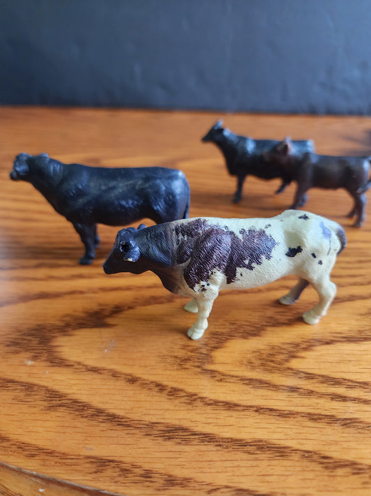 Lot of 4 animals 2 Bulls, cow & calf the biggest bull