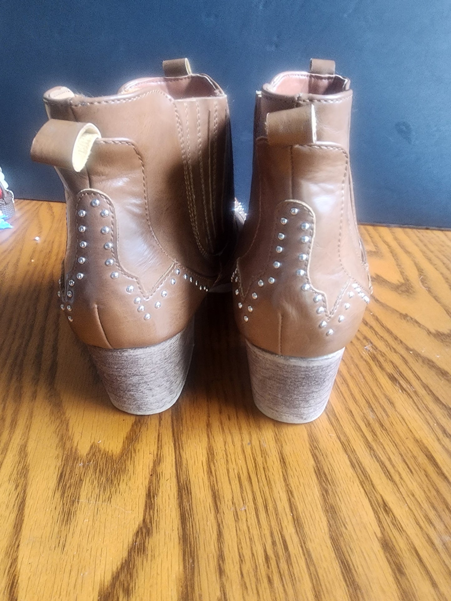 Yoki Women's Western Booties Size 9 Br Cowgirl Studded Block Heel Pointed Toe,