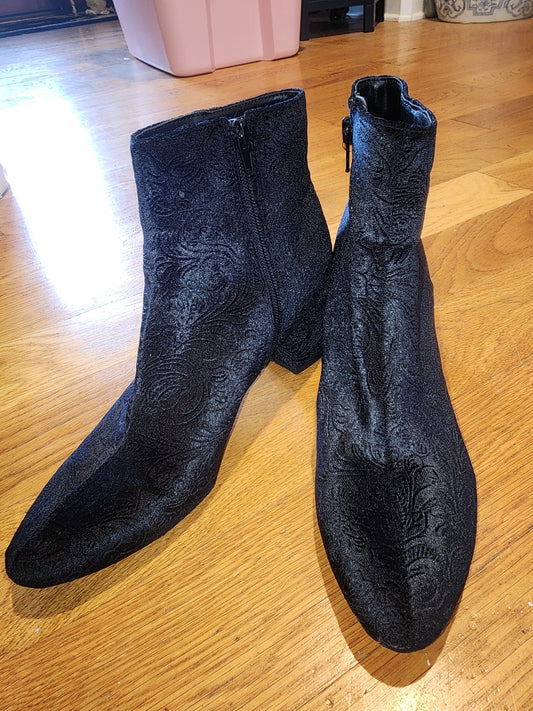 UNISA black velvet paisley embossed Boots size 8
