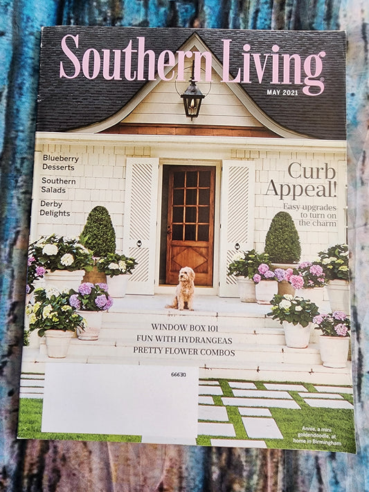 SOUTHERN LIVING MAGAZINE - MAY 2021 - CURB APPEAL! Blueberry deserts, Southern Salads and Derby delights.  Book in good condition