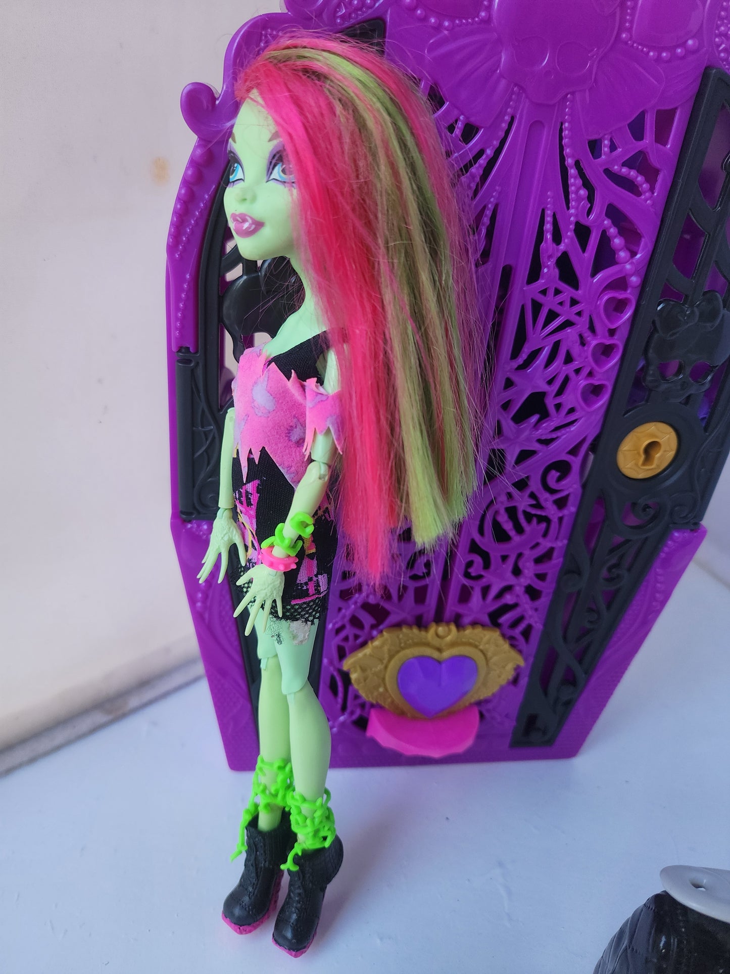 Monster High Music Festival Venus McFlytrap Doll with Coffin Locker & Purse