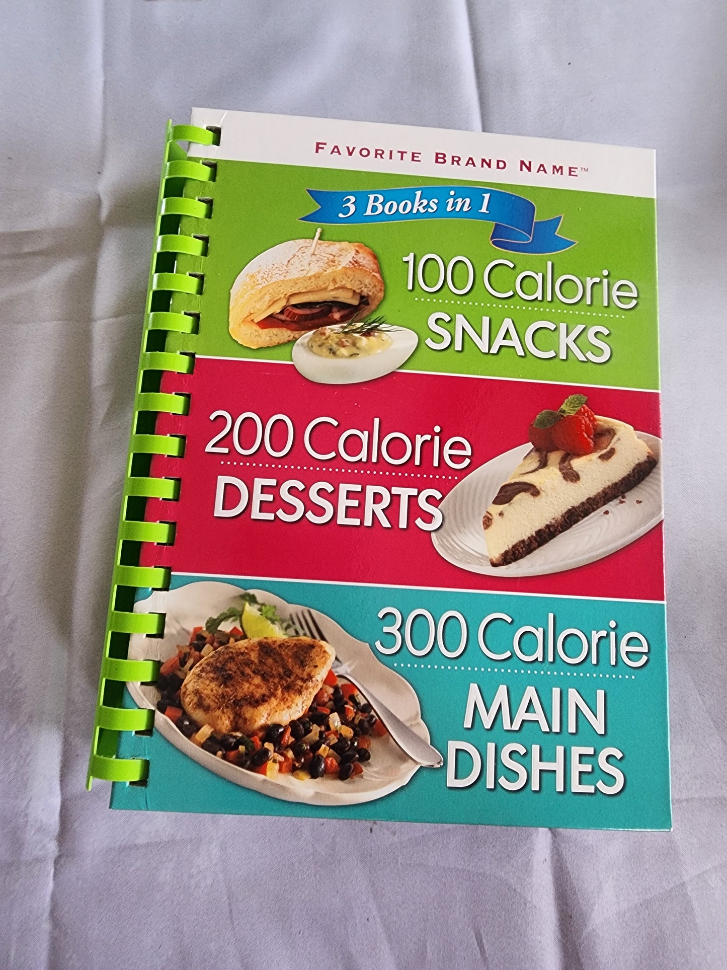Favorite Brand Name 3 Books in 1: 100 Calorie Snacks, 200 Calorie Desserts, 300