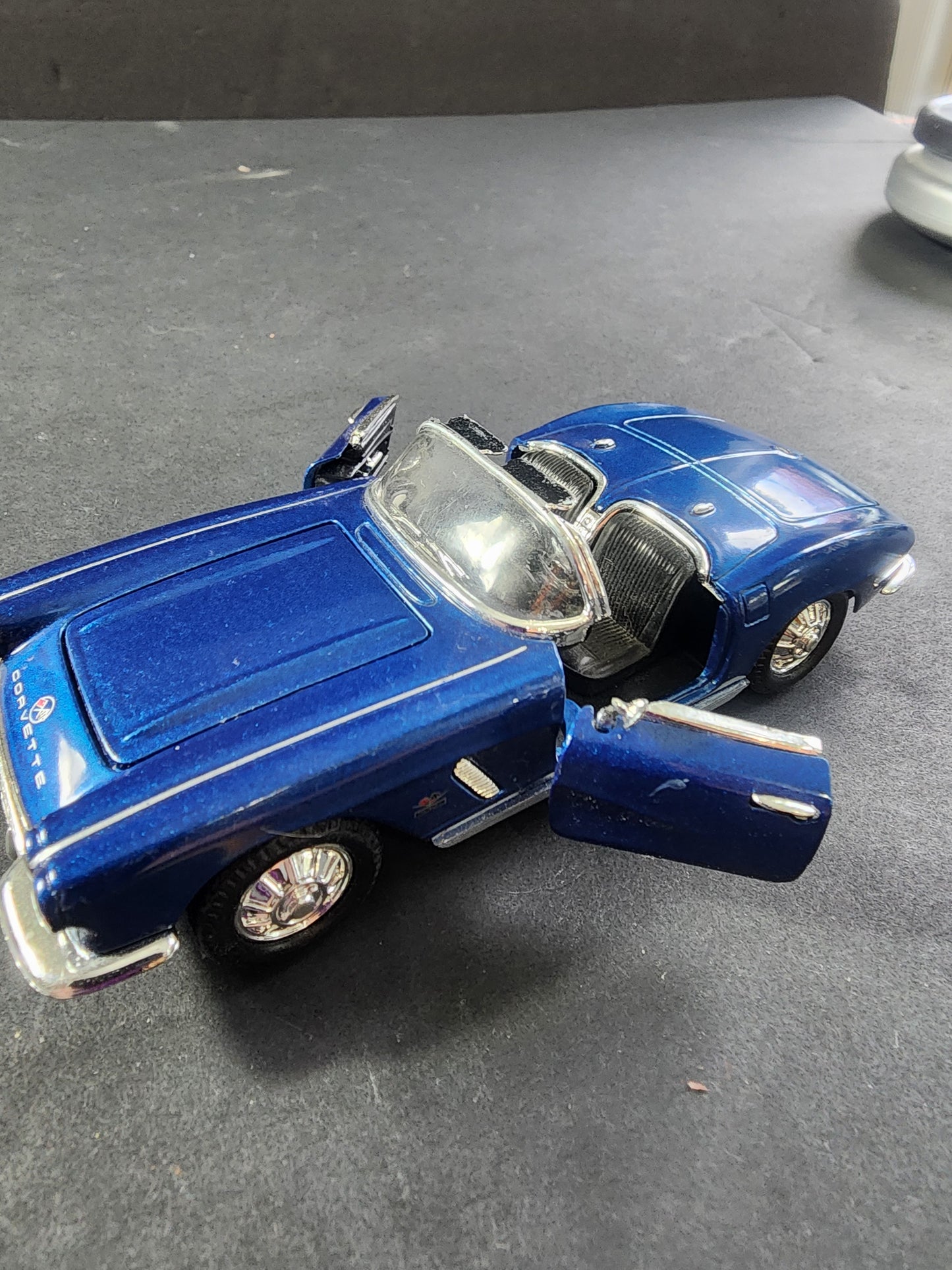 CHEVROLET CORVETTE 1962 CONVERTIBLE BLUE SS5750 1:32 Scale model car, friction action