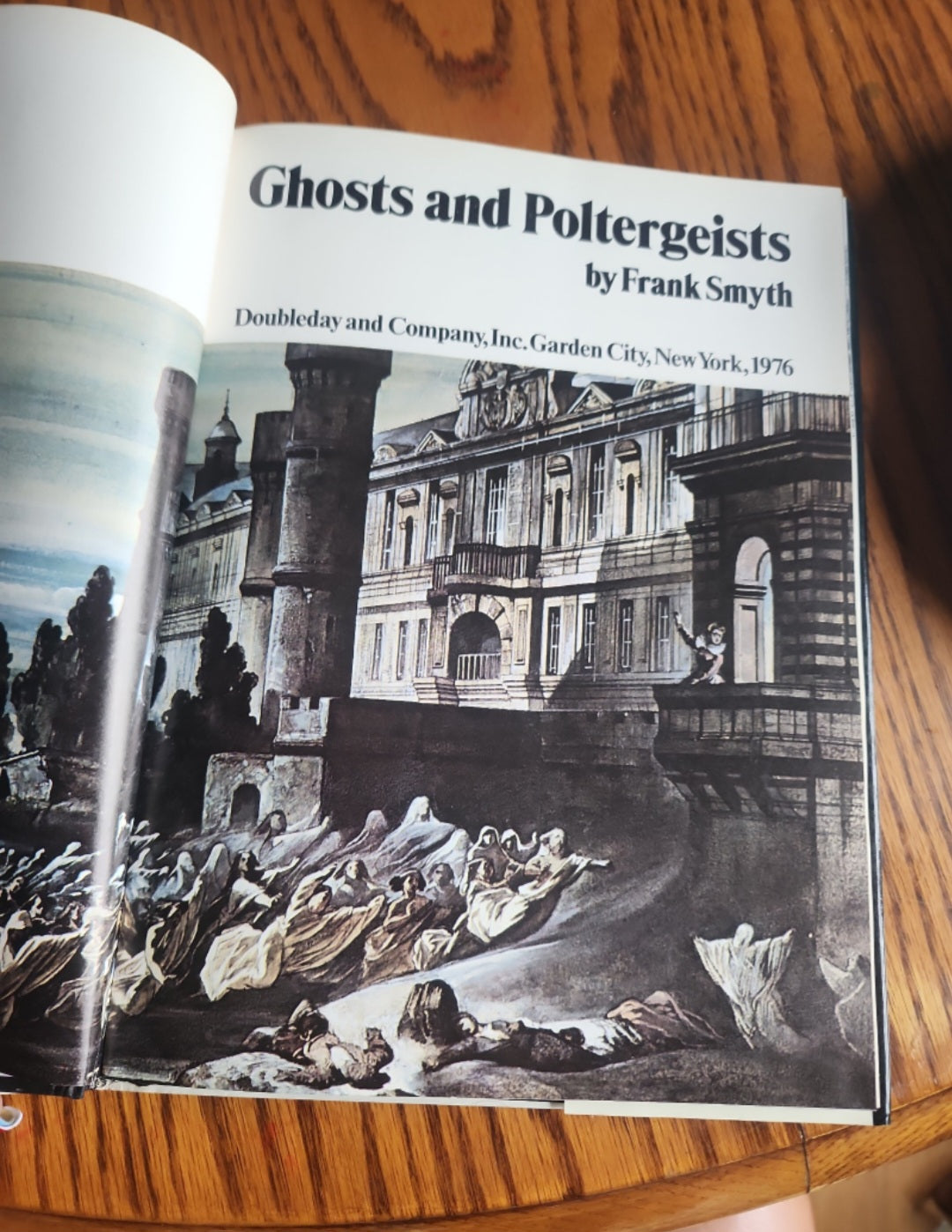 Ghosts and Poltergeists by Frank Smyth. Supernatural HC book 1976