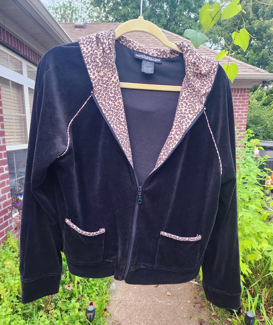 Classic black with a fun, eye-catching leopard print hood and pocket trim.