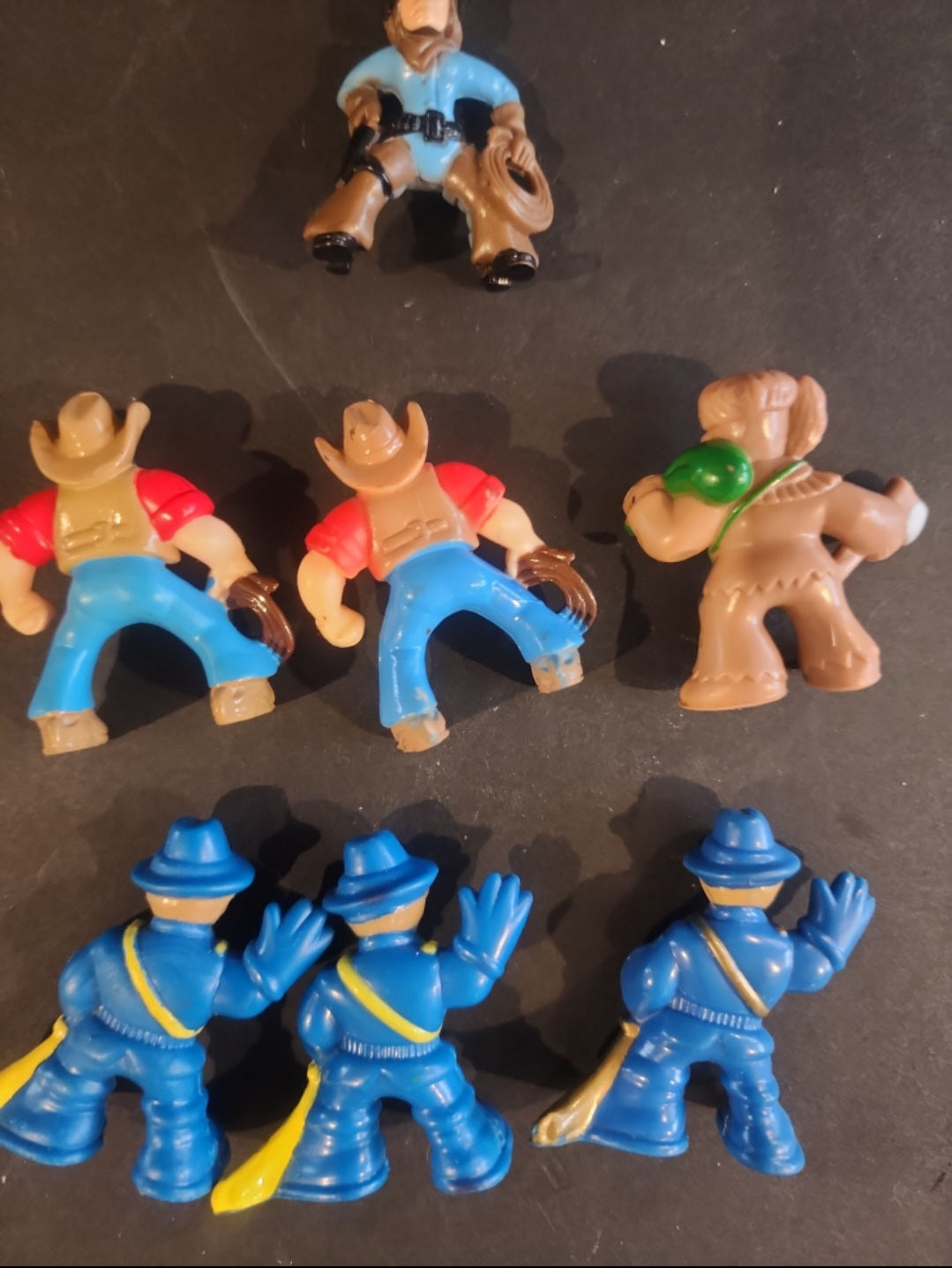 Lincoln Logs Frontiersman,, Cowgirl, 3 Soldier Blue Men, 2 Cowboys   2” Lot of 7