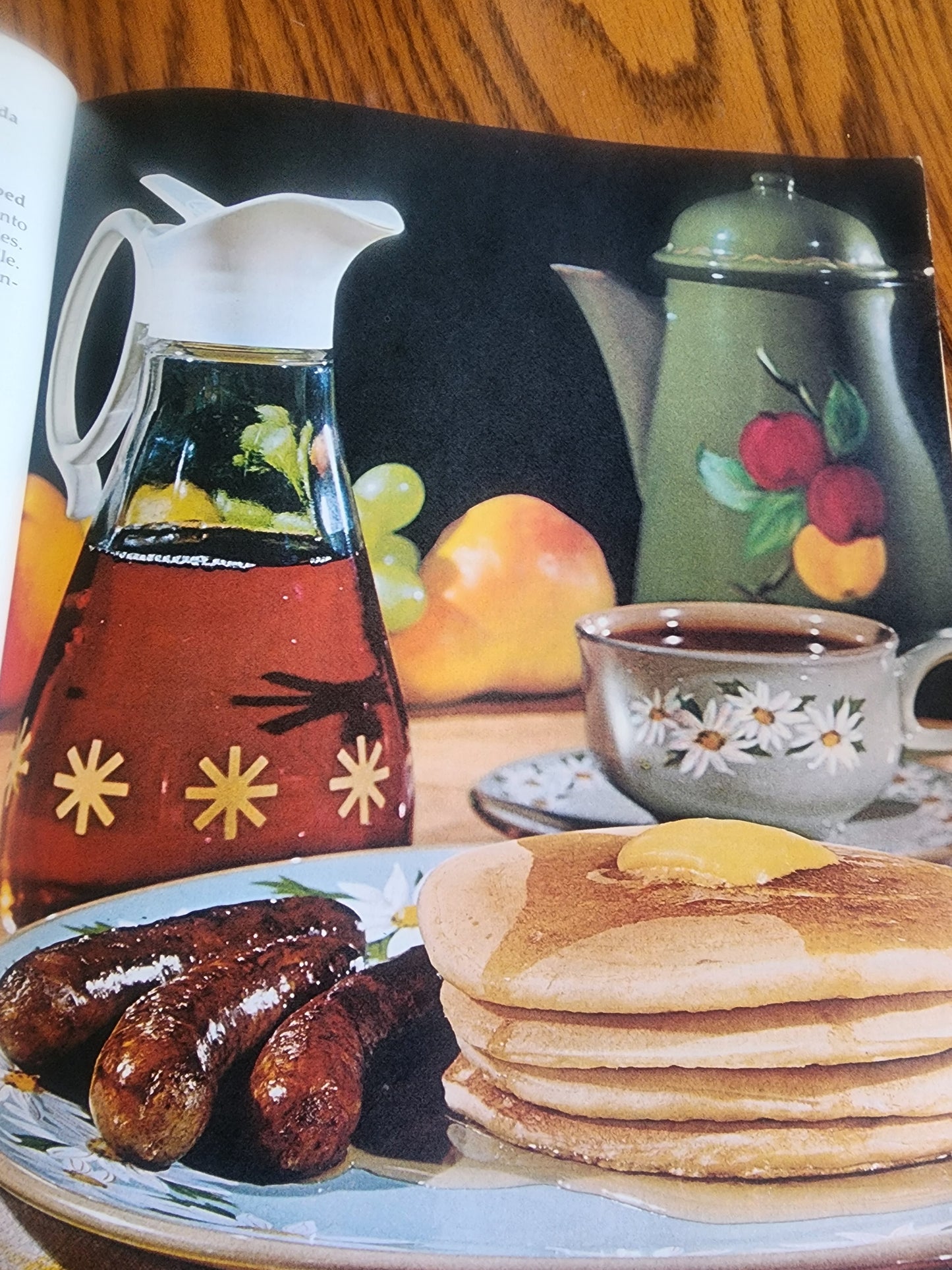 IDEALS COUNTRY KITCHEN  COOKBOOK 1975-paperback- breads, soups and more