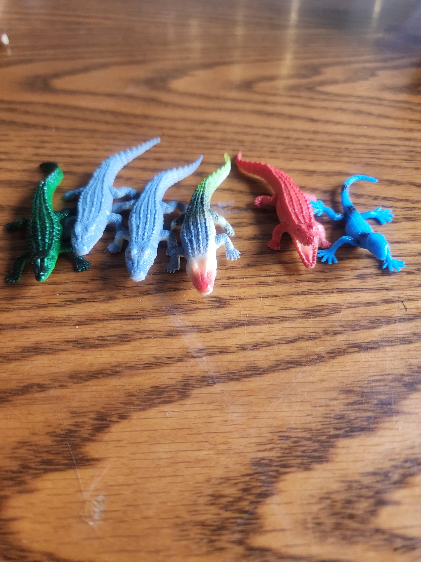 Lot of miniature alligators & lizard 3"