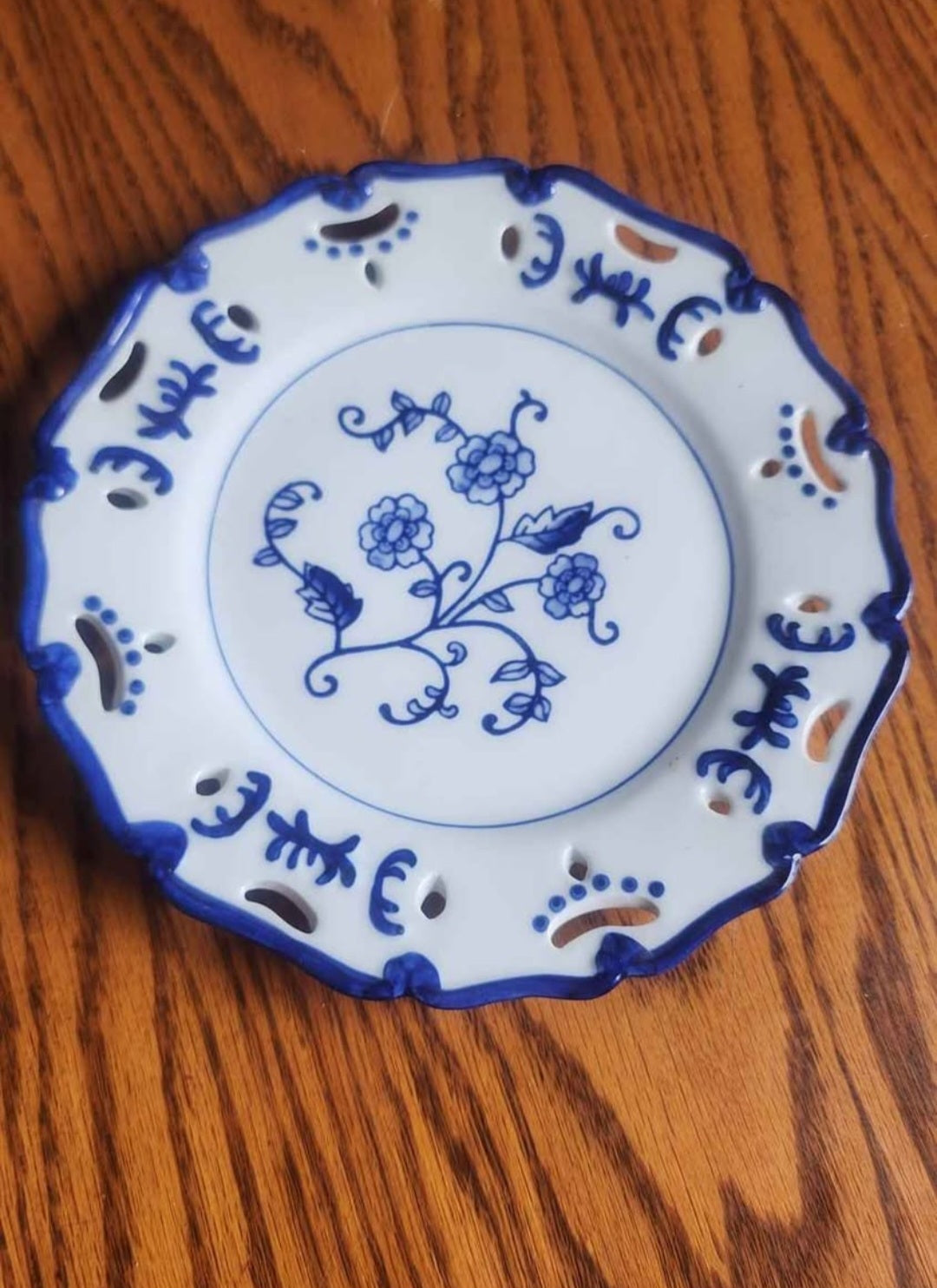 Lillian Vernon Scalloped Reticulated Round & square Blue White Porcelain Plates 7.75"