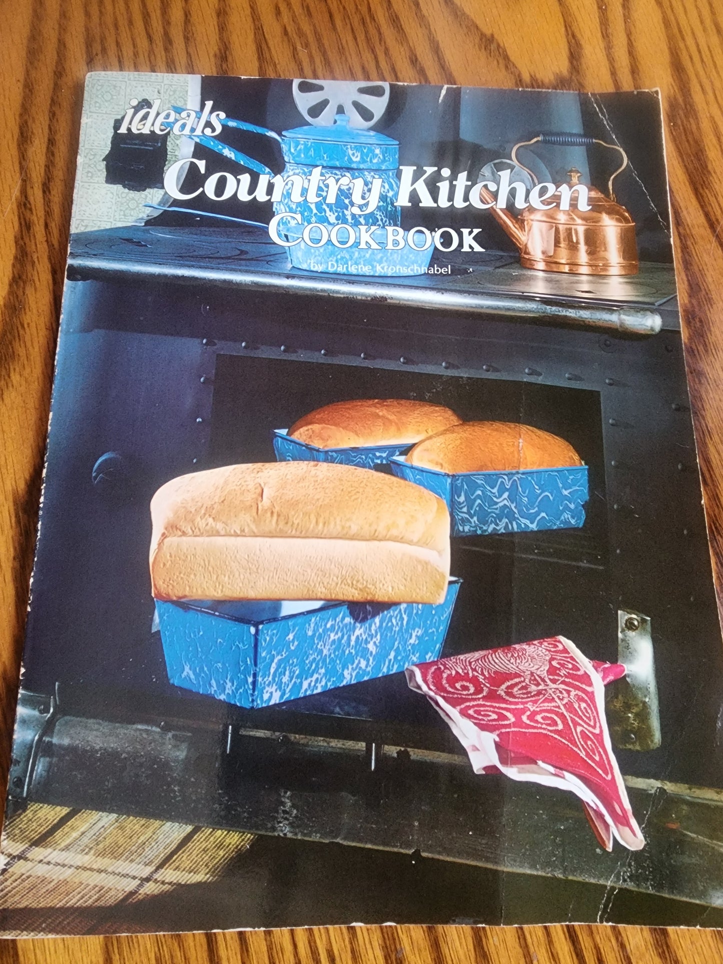 IDEALS COUNTRY KITCHEN  COOKBOOK 1975-paperback- breads, soups and more