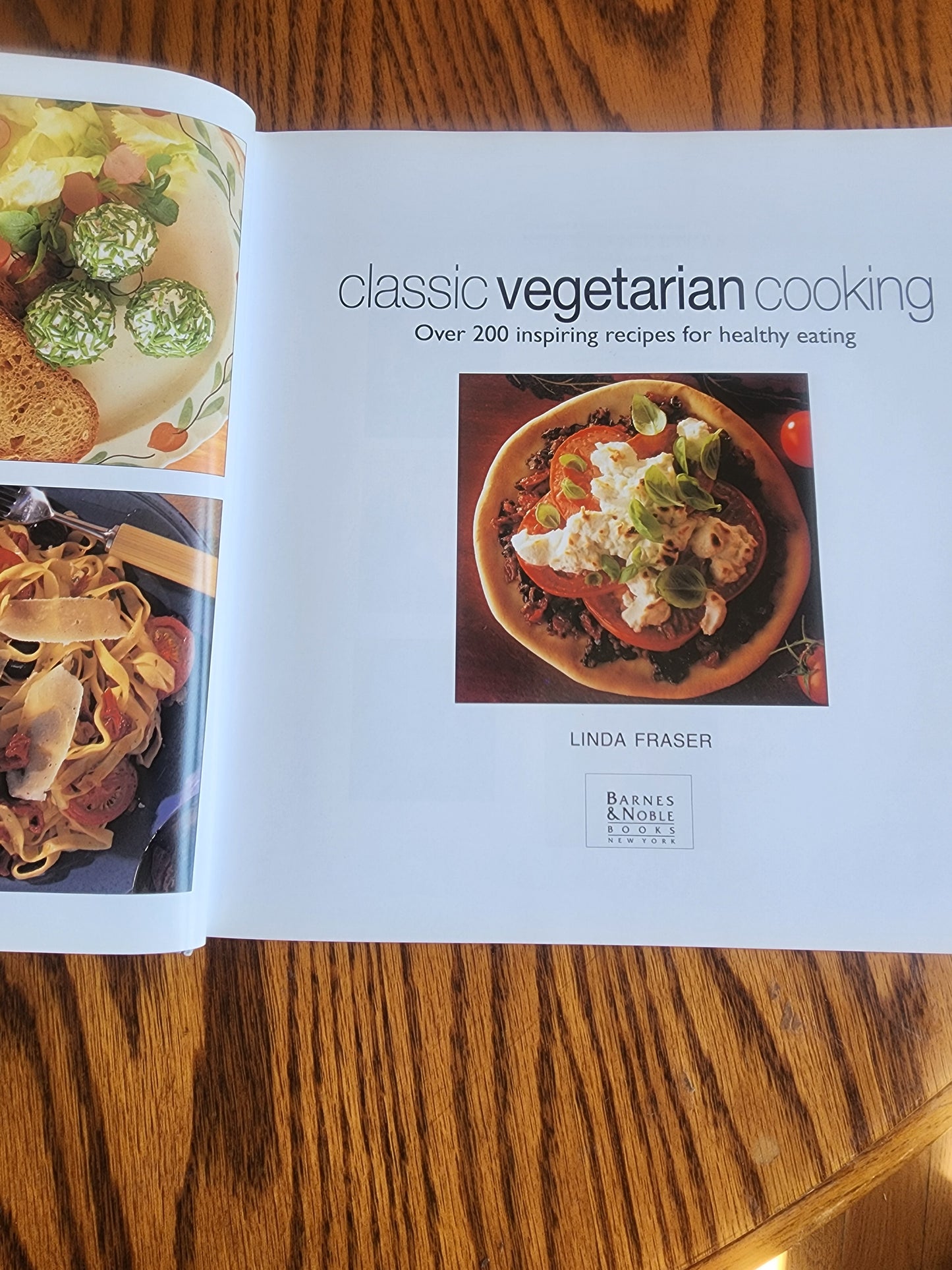 Classic Vegetarian Cooking - Hardcover By Fraser, Linda Cookbook