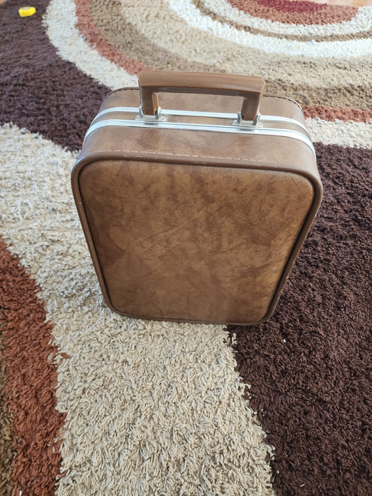 VINTAGE 1960s Portable Travel Bar Suitcase charming hard case Cocktail set