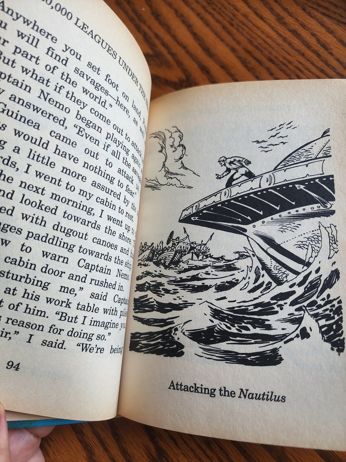 1992 Great Illustrated Classics edition of "20,000 Leagues Under the Sea" by Jules Verne. Hardcover format.