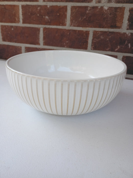 Better Homes and Gardens Modern Farmhouse 10-inch Round Serving Bowl