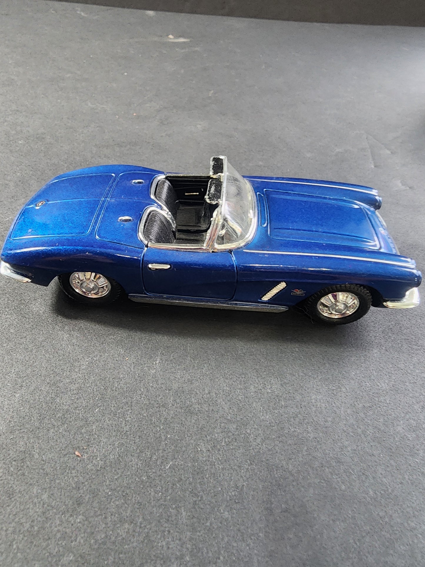 CHEVROLET CORVETTE 1962 CONVERTIBLE BLUE SS5750 1:32 Scale model car, friction action