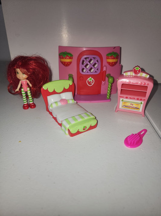 Strawberry Shortcake Doll & Dog Sugar Woofer Figure with Accessories.