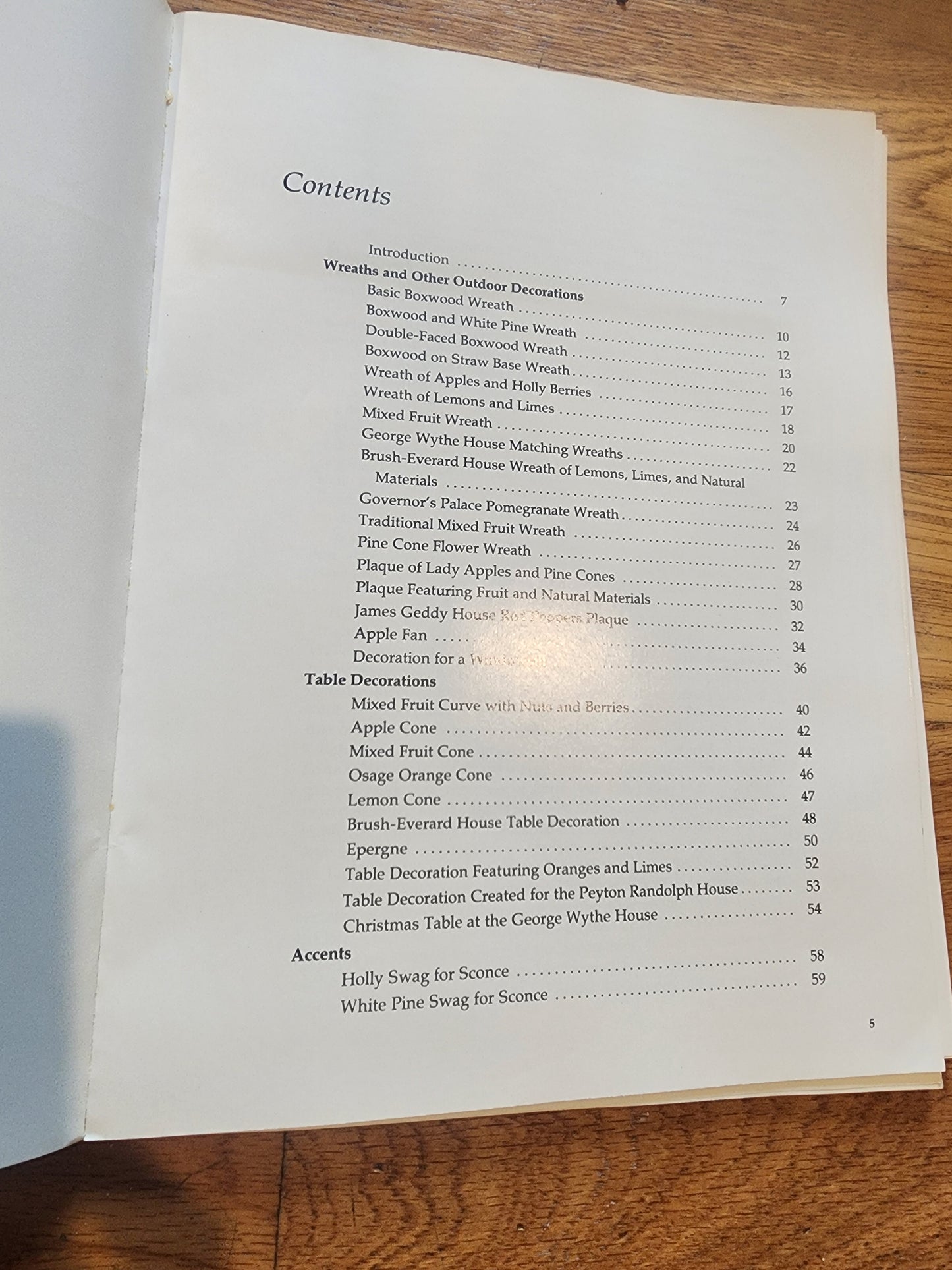 Colonial Williamsburg Decorates for Christmas Step-by-Step Crafts 1981