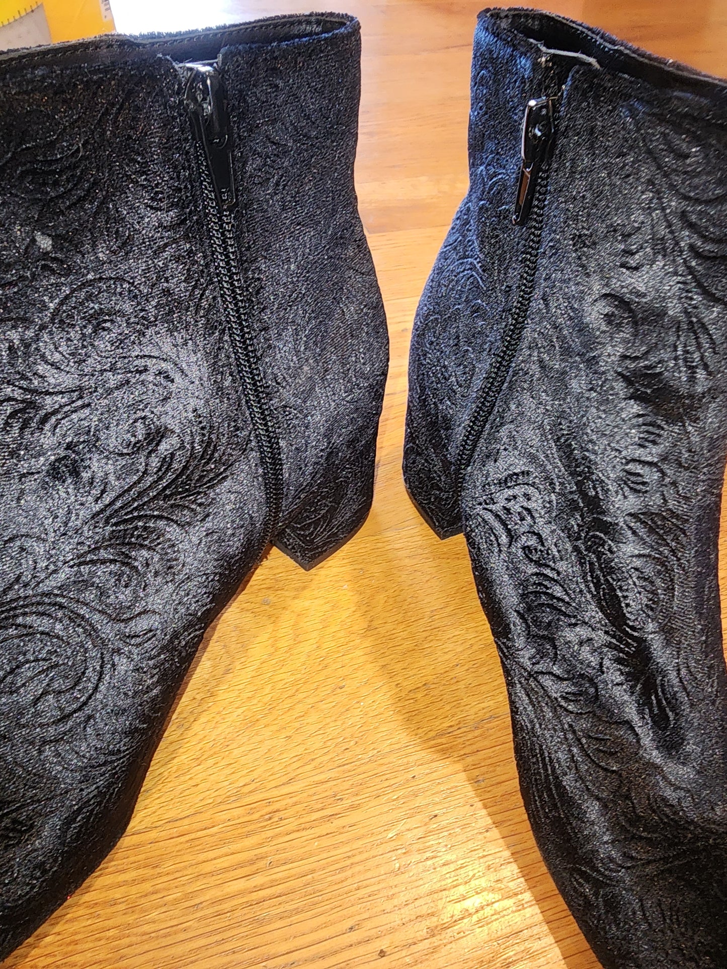 UNISA black velvet paisley embossed Boots size 8