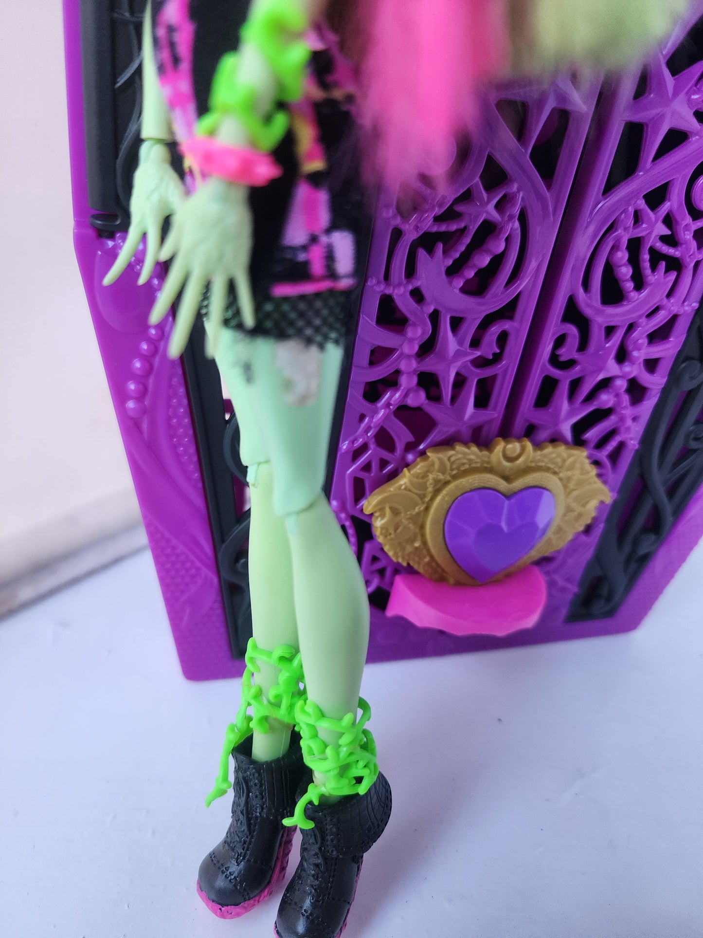 Monster High Music Festival Venus McFlytrap Doll with Coffin Locker & Purse