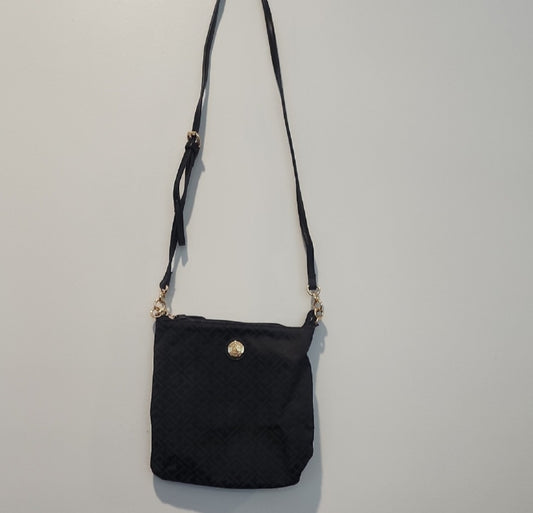 Tommy Hilfiger  black crossbody bag is perfect for any occasion.