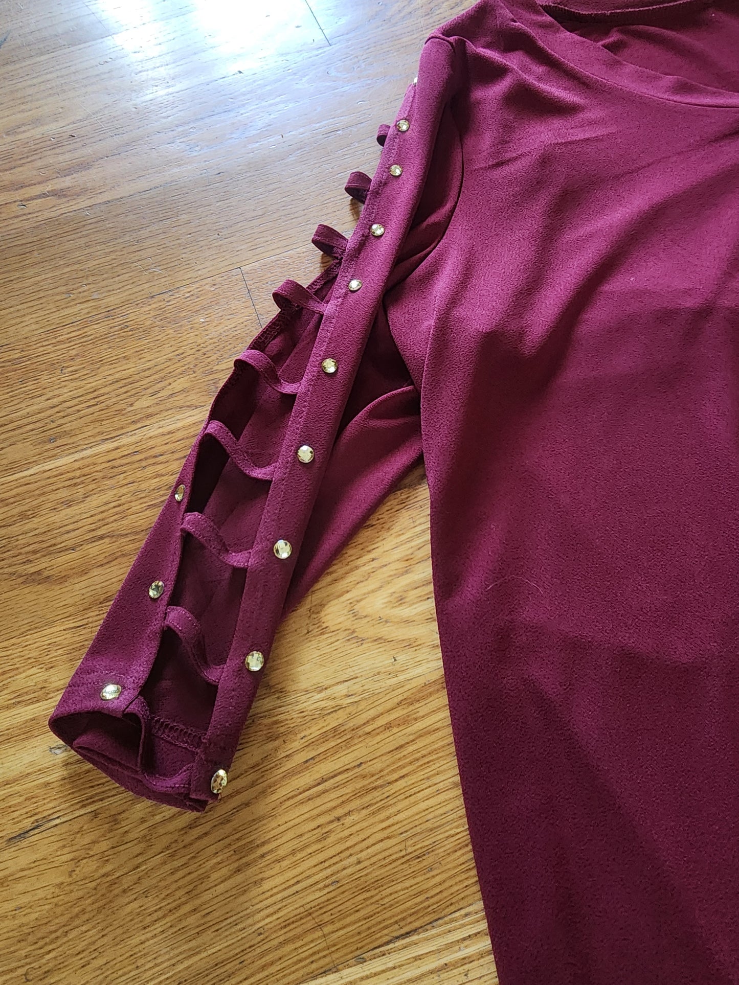 Robert Louis 2x wine Blouse with ladder sleeves and embelleshments