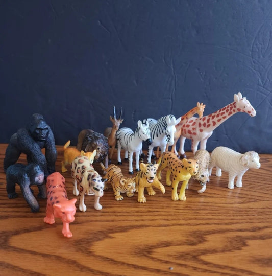 Lot of  16 Jungle Animals figures Cheetahs Leopards Zebras Gorillas Giraffes, et