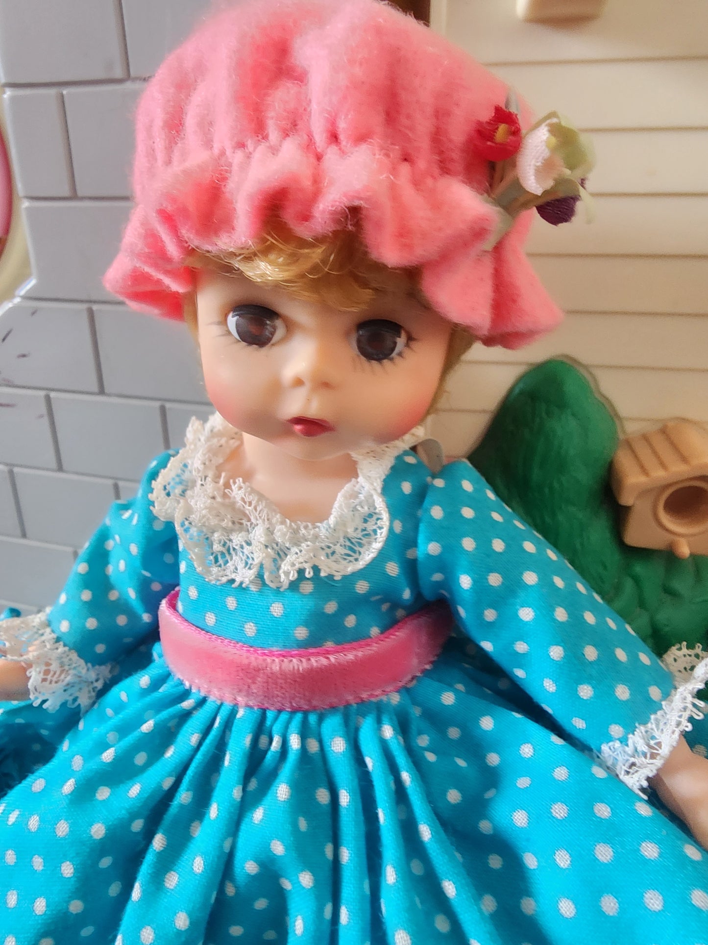 Vintage Madame Alexander 8" doll "Miss Muffet" with original al box #752