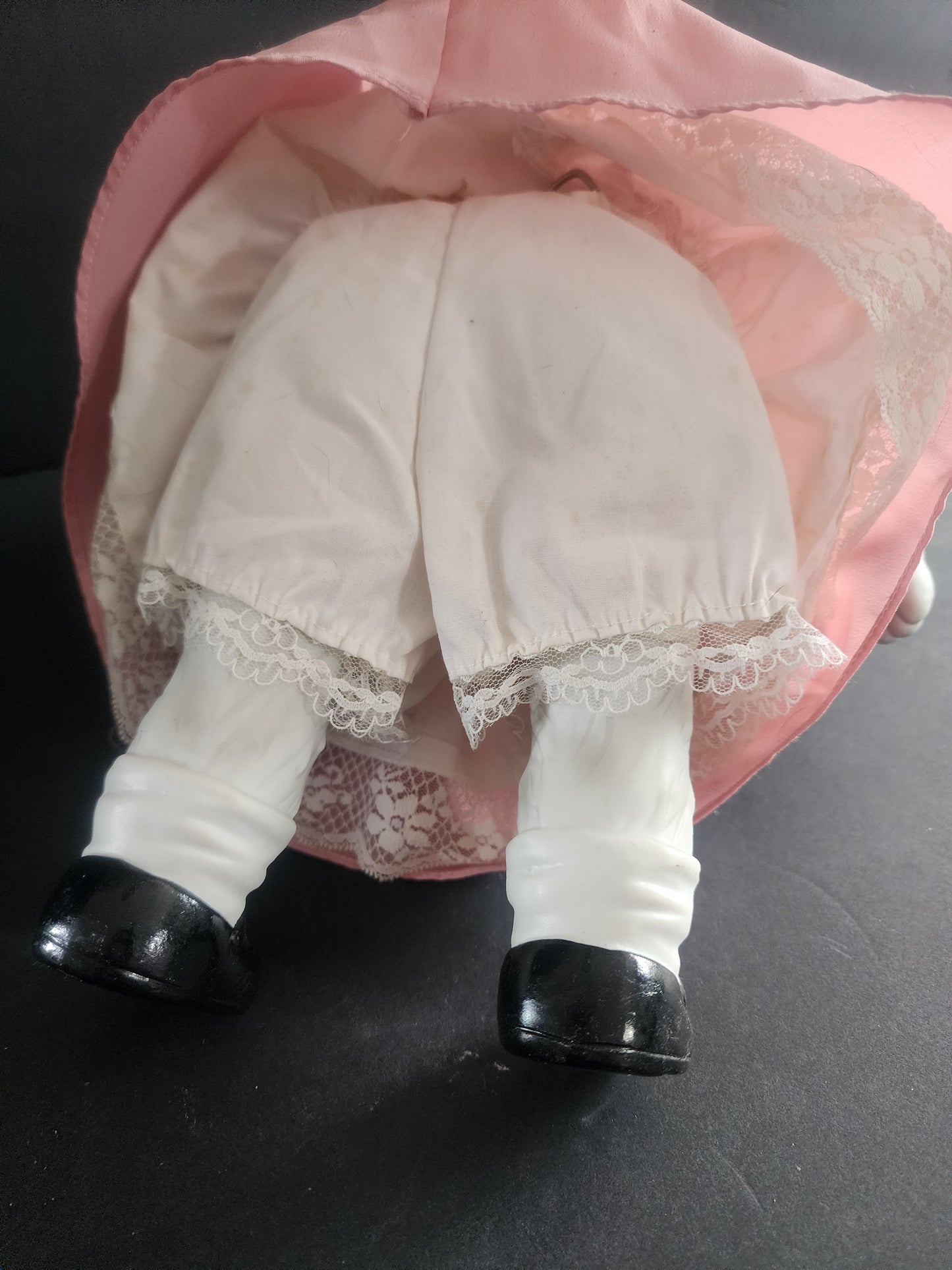 Dolly Dingle's Kittie Cuti Porcelain Musical Cat Doll L. Edition 681/2000