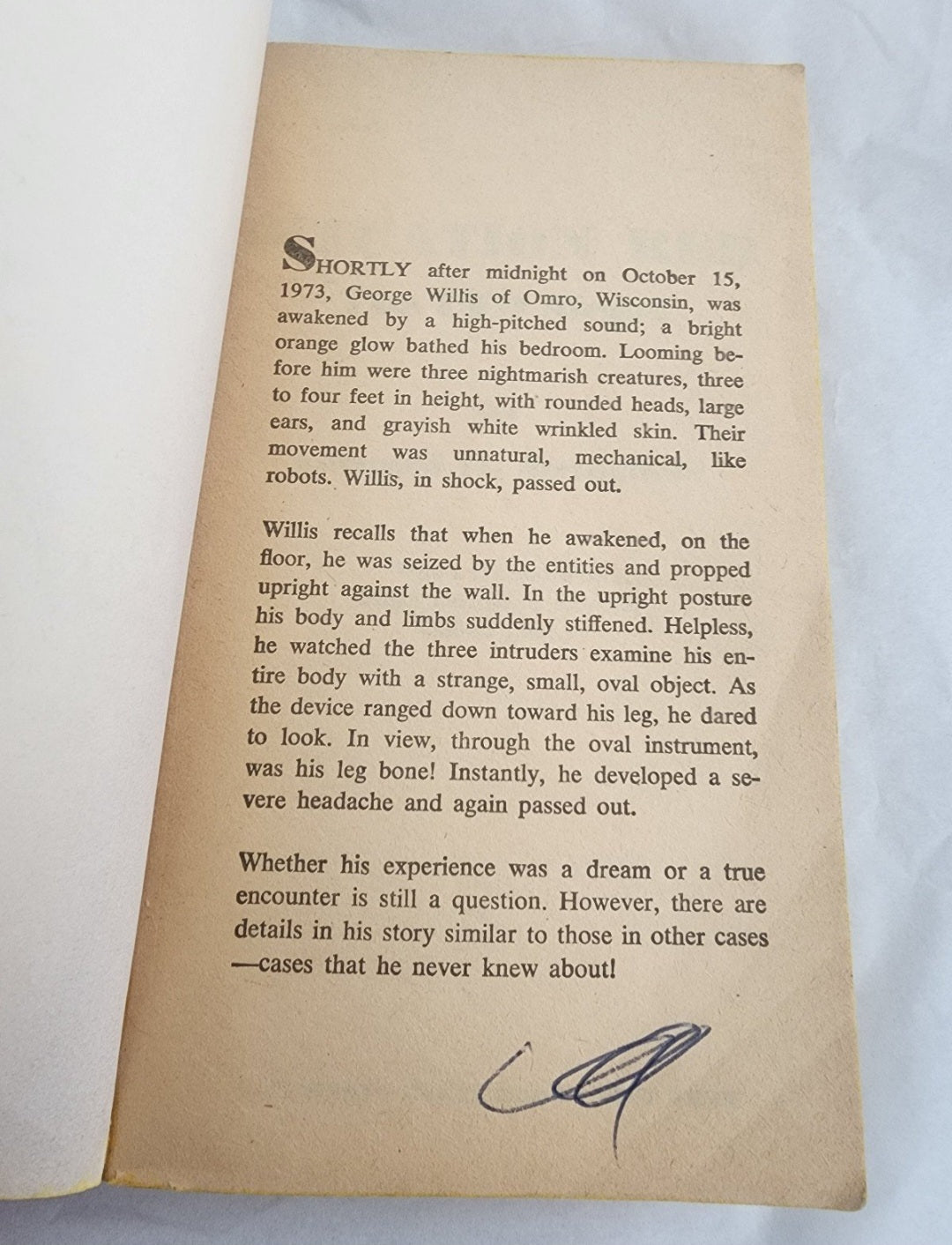 Encounters Situation Red, the UFO Siege! PB 
Book by Leonard H. Stringfield