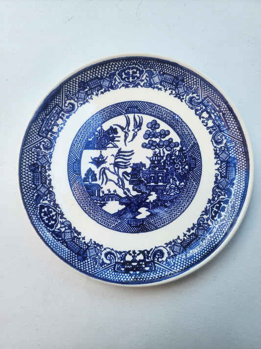 Vintage Blue Willow 9" Dinner Plate - Unmarked Blue & White Transferware - Excellent Condition