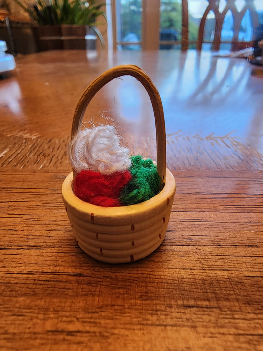 Miniature sewing basket with yarn