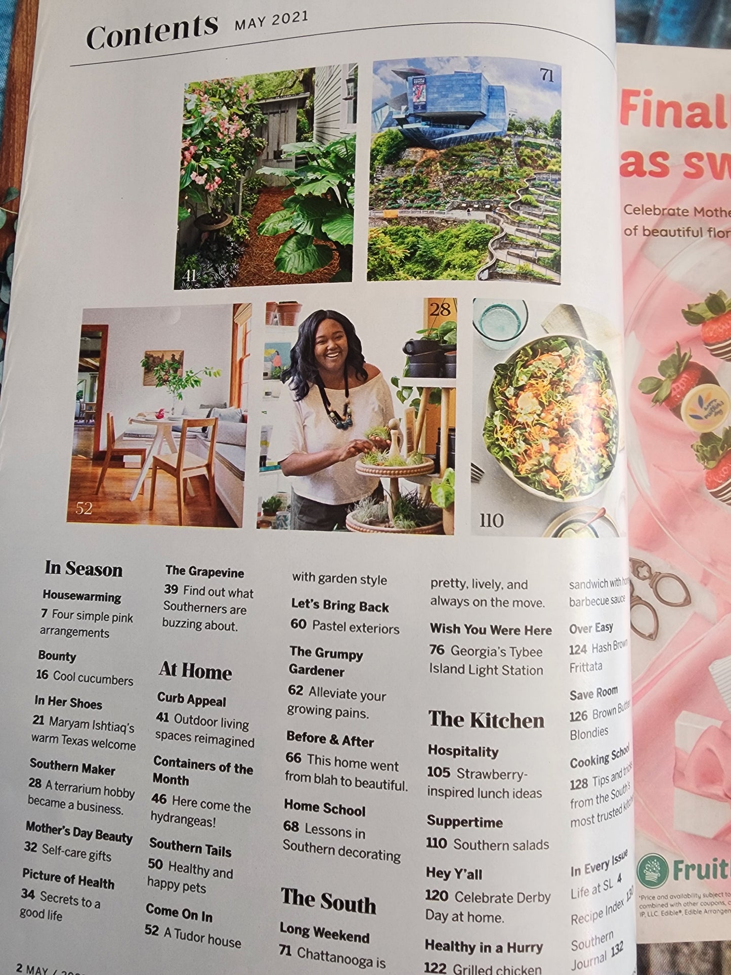 SOUTHERN LIVING MAGAZINE - MAY 2021 - CURB APPEAL! Blueberry deserts, Southern Salads and Derby delights.  Book in good condition
