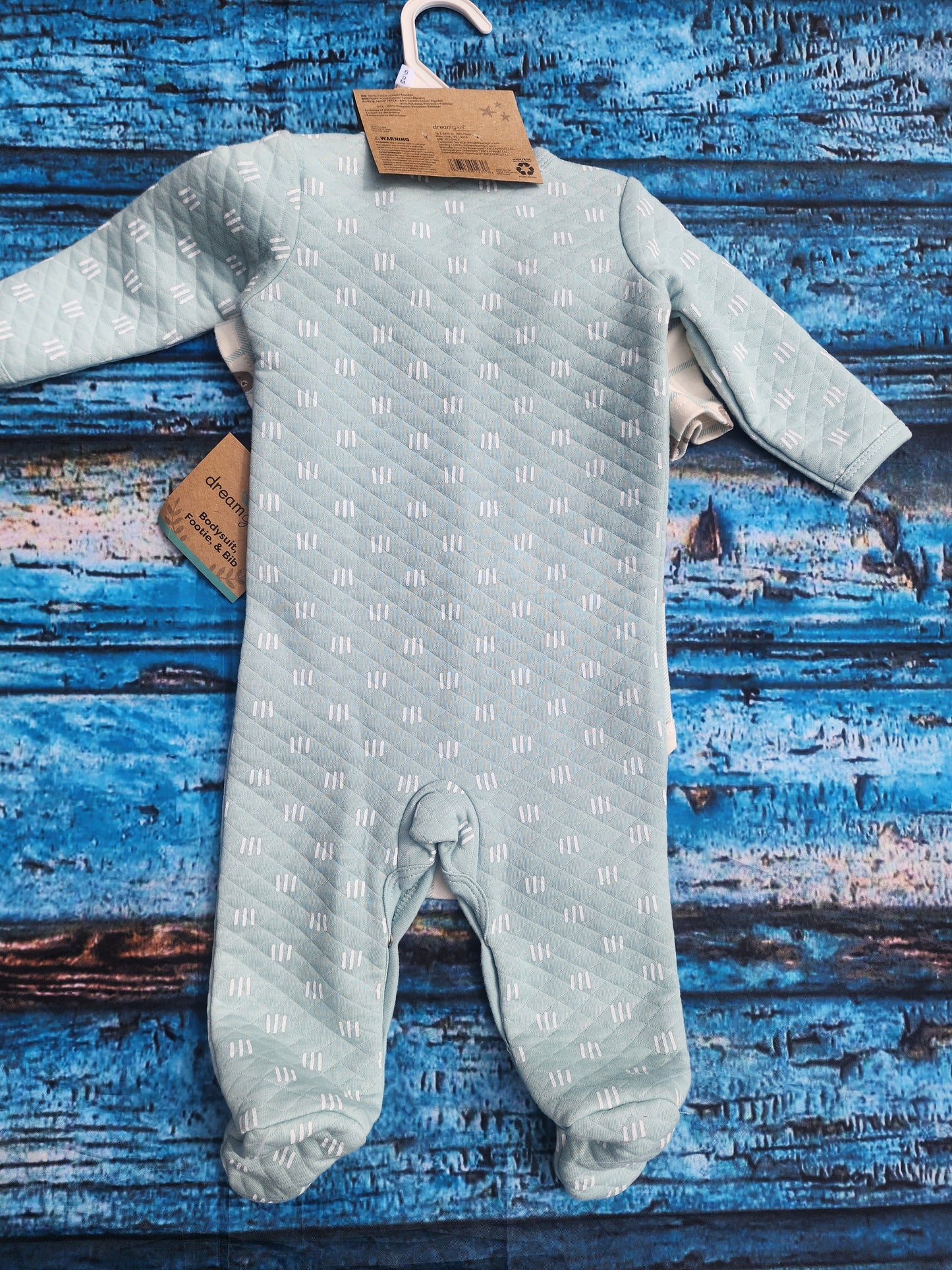 Dreamgro 3-piece baby outfit set. Includes a long-sleeved quilted footie, a short-sleeved bodysuit with bear print, and a "So Beary Cute!" bib. Size 6-9 months.
