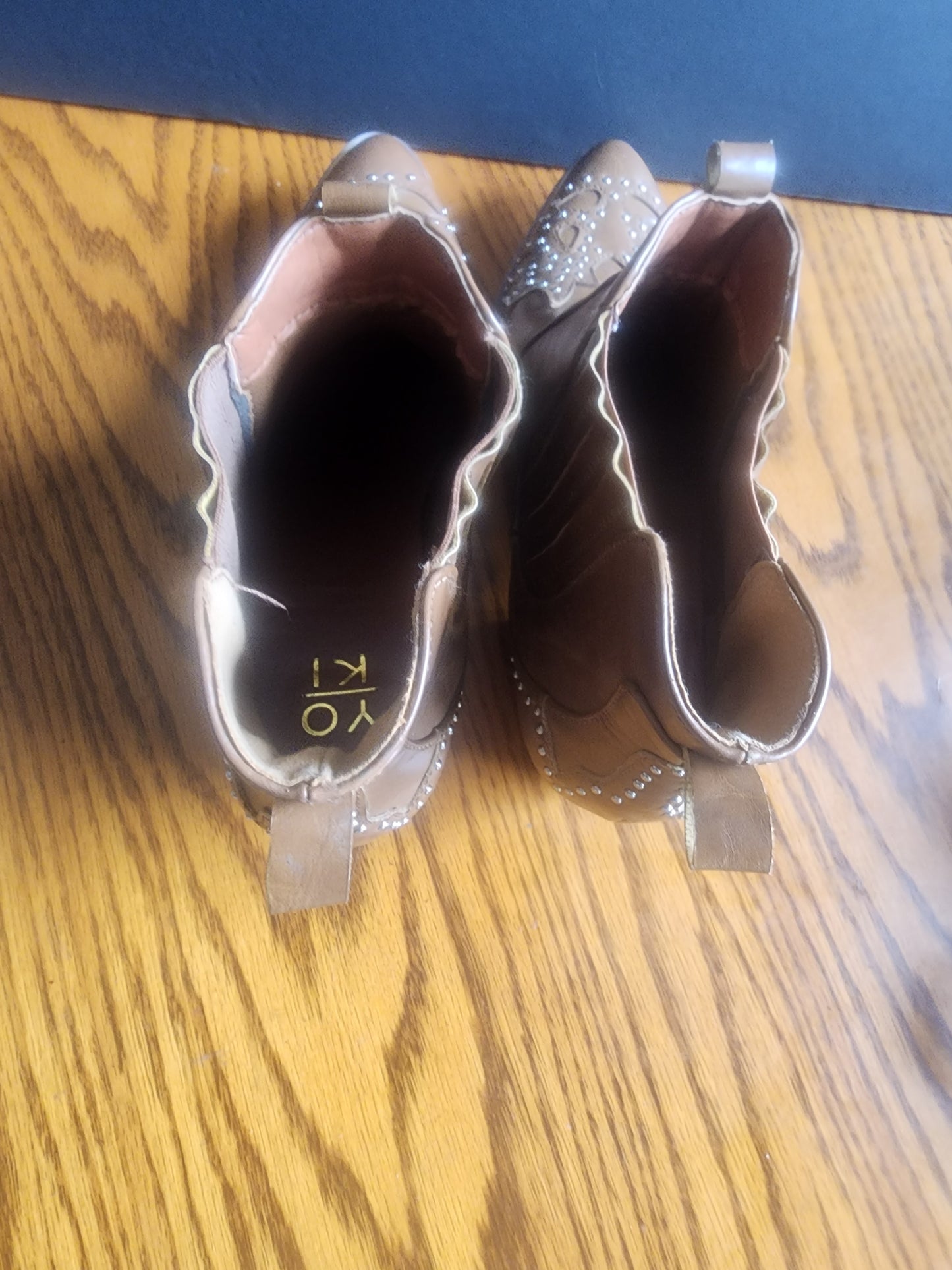 Yoki Women's Western Booties Size 9 Br Cowgirl Studded Block Heel Pointed Toe,