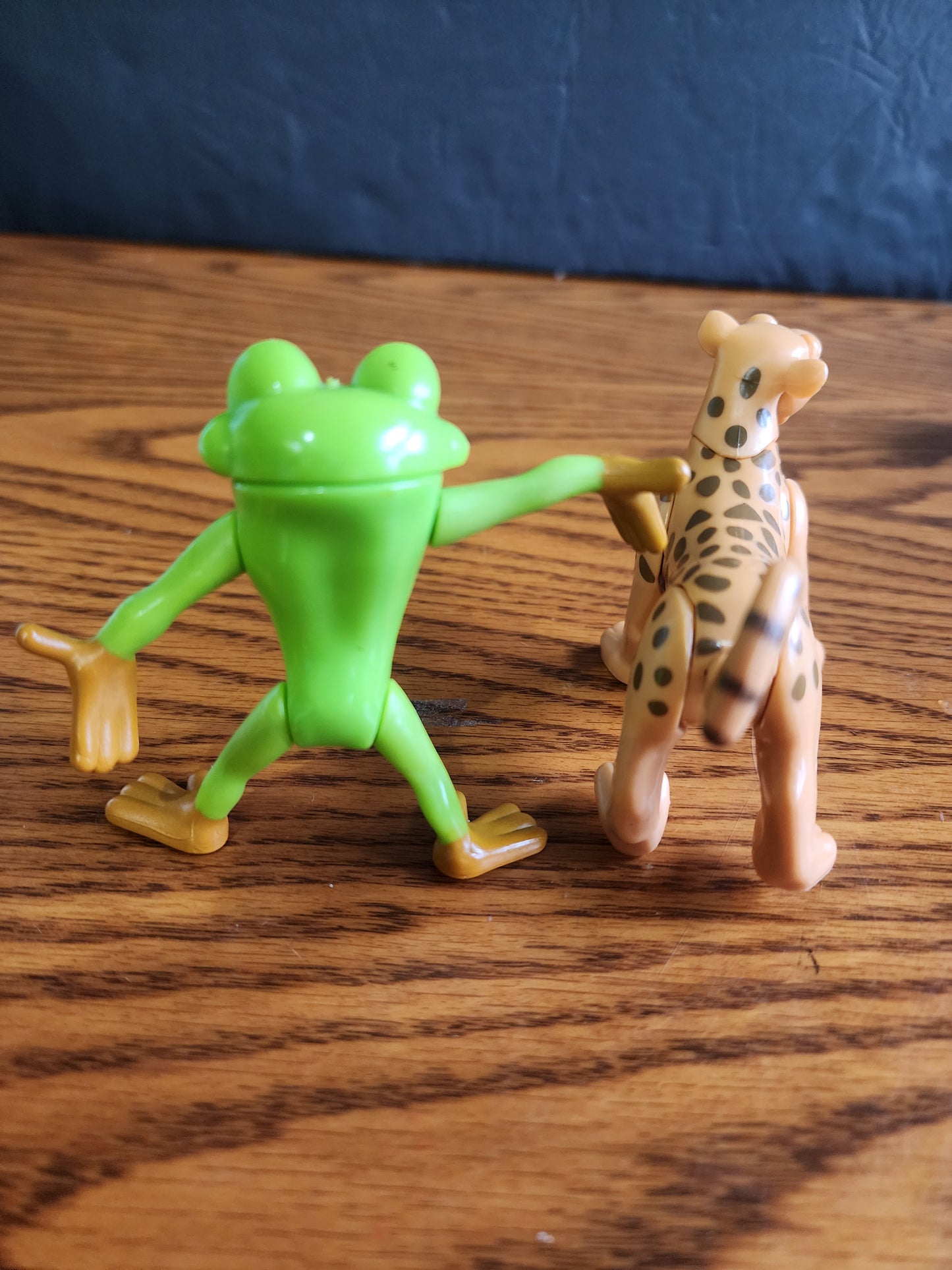 Rainforest Cafe Cha! Cha! The Red-Eyed Tree Frog &  Maya the Jaguar figures