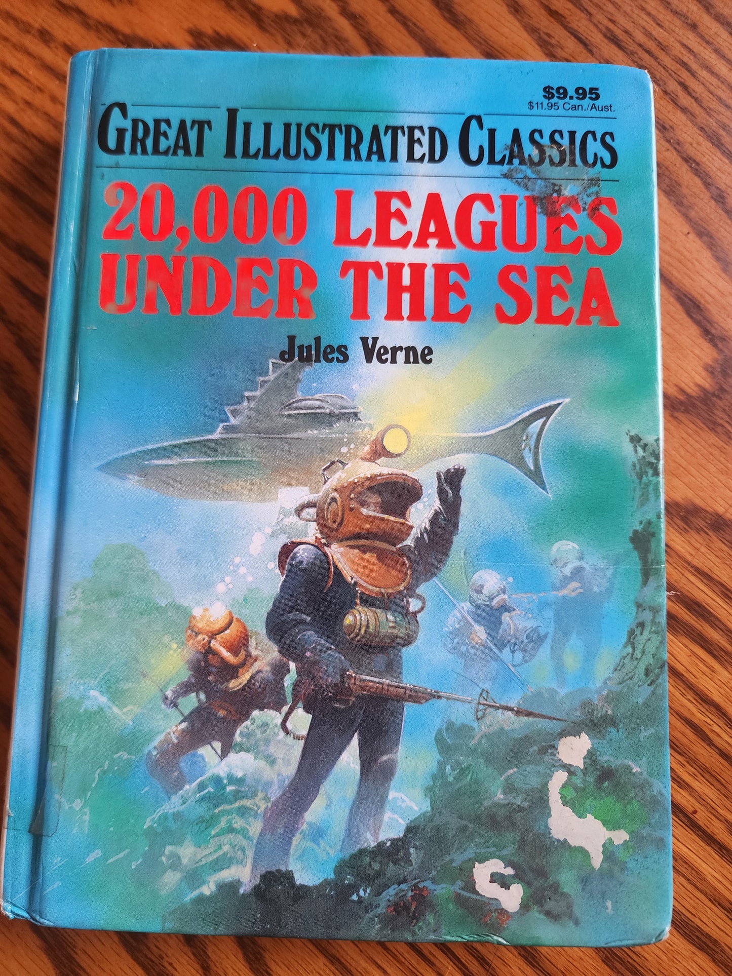 1992 Great Illustrated Classics edition of "20,000 Leagues Under the Sea" by Jules Verne. Hardcover format.
