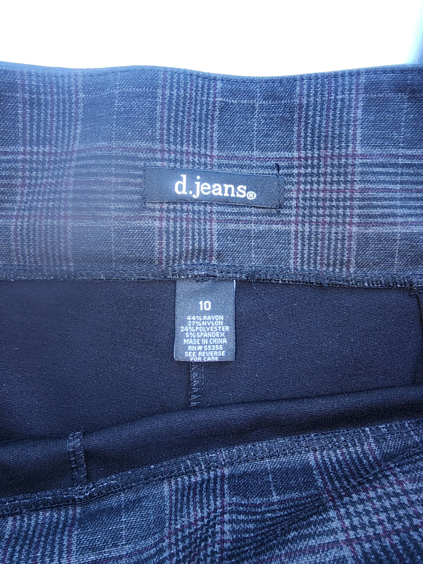 D. JEANS Women’s gray plaid stretch Pants size 10