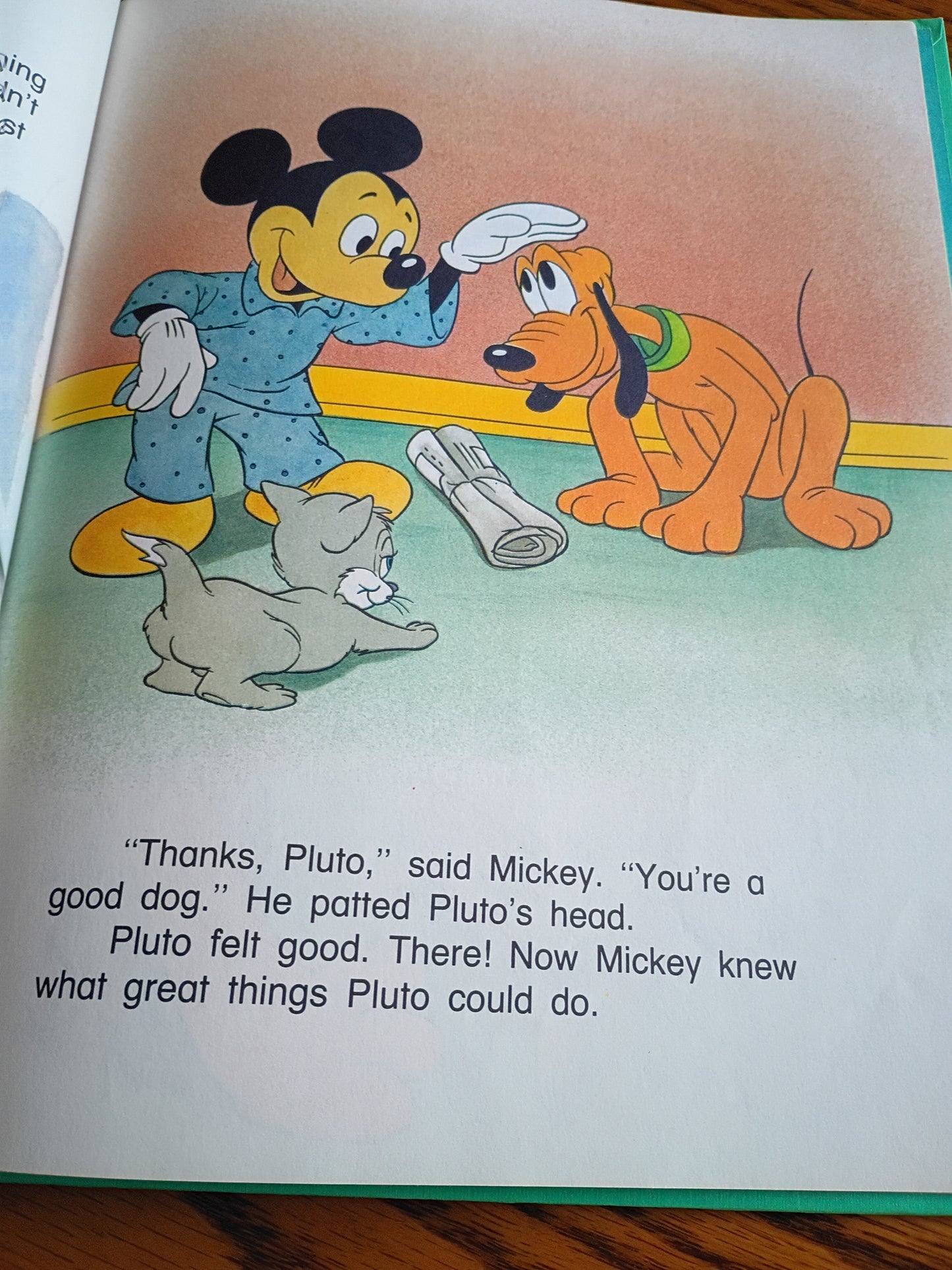 Walt Disney Mickey's Fun to Read Library Volume 7 Mickey Finds a Kitten Book 1986.