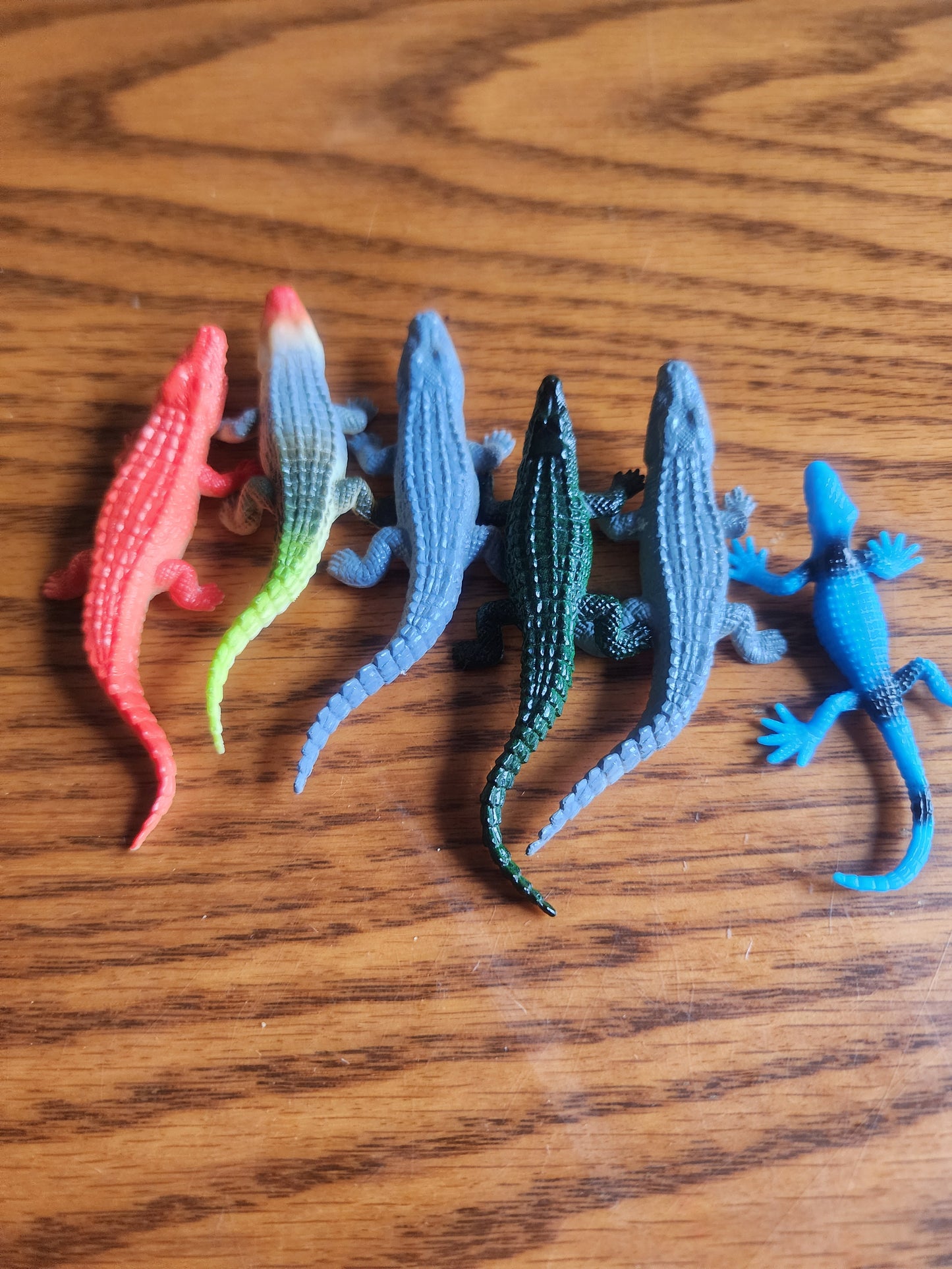 Lot of miniature alligators & lizard 3"