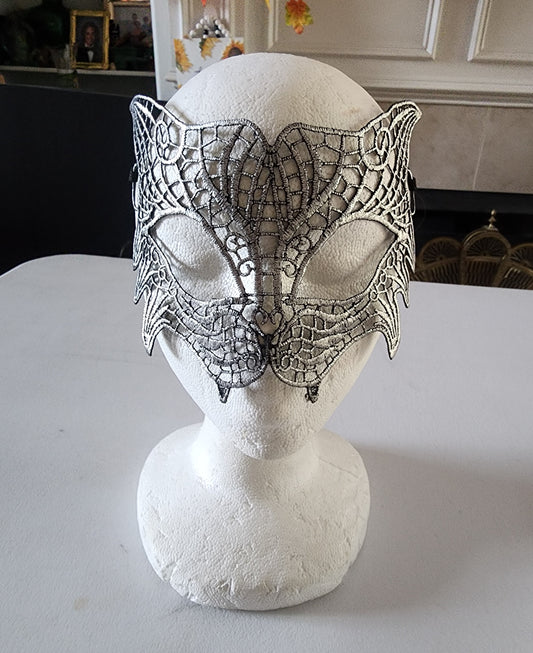 Enrich your masquerade costume with the purr-fectly silver cat mask.