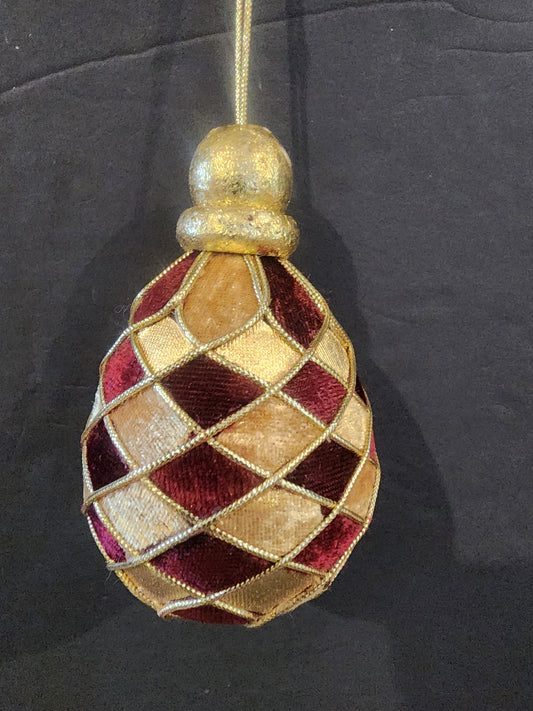 No-Sew Quilted Fabric Christmas
Ornament Burgundy Gold Velvet 4.5" VTG
